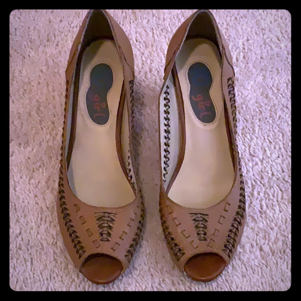 Urban Outfitters Tan Brown Heels